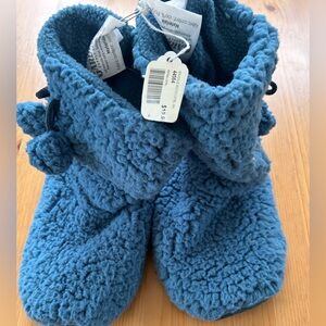 Gardner’s Supply Small Blue Snuggle Socks Slippers w/ Pom Poms Cozy Warm Winter